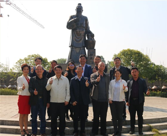 11.12雅大董事長(zhǎng)胡順開(kāi)與來(lái)訪領(lǐng)導(dǎo)、專(zhuān)家一行親切合影