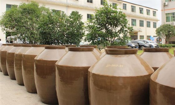 酒廠釀酒設(shè)備&mdash;白酒的儲(chǔ)存容器 陶缸