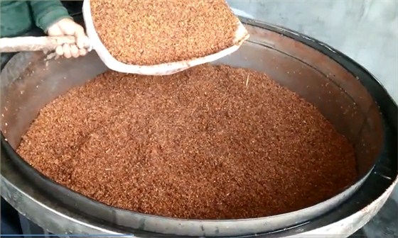 蒸固態(tài)高粱酒時白酒設(shè)備操作不當(dāng)減產(chǎn)30%