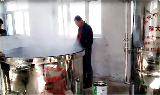 藏族四大特色美食之一的青稞酒怎么做？&mdash;用雅大白酒設(shè)備蒸糧