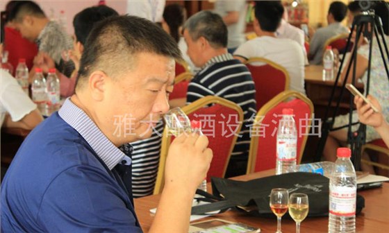 燒酒設(shè)備做散裝白酒沒品牌，對訂制酒卻是極賣點