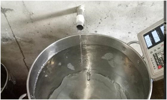 白酒加水降度在用白酒釀造設(shè)備接酒后進(jìn)行，還是出售前進(jìn)行？5