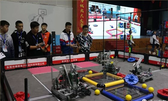 22-&ldquo;永州新名片&rdquo;走向世界！雅大有幸受邀參加首屆機(jī)器人大賽！投籃機(jī)器人5