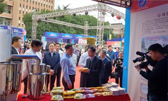 22-&ldquo;永州新名片&rdquo;走向世界！雅大有幸受邀參加首屆機(jī)器人大賽！雅大