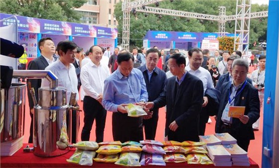 22-&ldquo;永州新名片&rdquo;走向世界！雅大有幸受邀參加首屆機(jī)器人大賽！雅大2