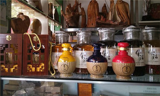 用雅大大型釀酒設(shè)備做薏米酒1年，日均營業(yè)額達(dá)8000元的秘密-09－薏米酒案例