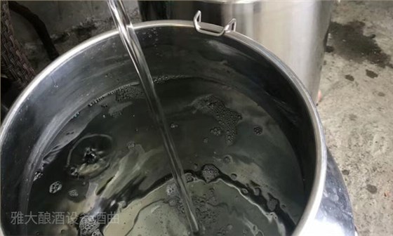 通過酒花來判斷白酒度數(shù)的冷知識(shí)&mdash;&mdash;&ldquo;看花量度&rdquo;-01