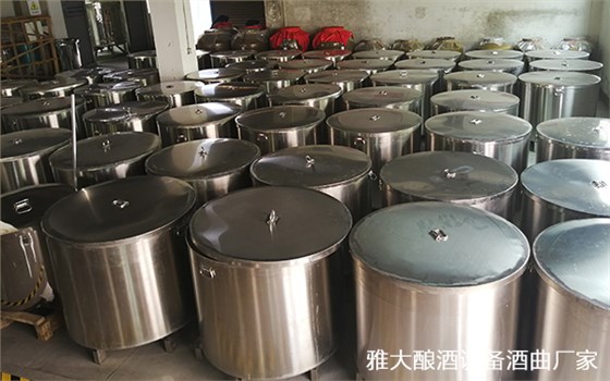 「小型白酒釀酒設(shè)備」西鳳年份酒塑化劑風(fēng)波成白酒行業(yè)新焦點(diǎn)-04 不銹鋼桶發(fā)酵