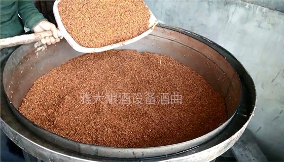 電加熱釀酒設(shè)備做酒，如何利用陳釀?wù){(diào)味酒增加白酒口感？-05－高粱釀酒蒸酒串蒸