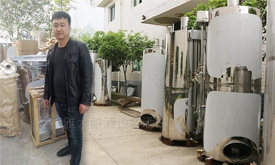 玉米價(jià)格持續(xù)走低，劉哥借助中型釀酒設(shè)備為村民謀一條致富路-03