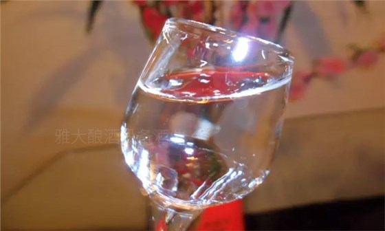 用燒酒設(shè)備蒸餾的酒頭即香又怪，在調(diào)味酒中的地位卻不可替代-04