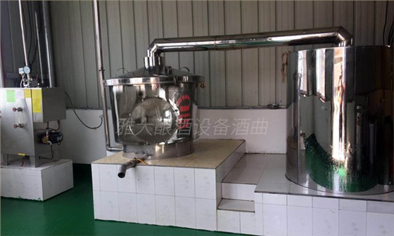 釀酒設(shè)備哪家好？釀酒老師傅告訴你做固態(tài)酒要注意這4點(diǎn)！-02