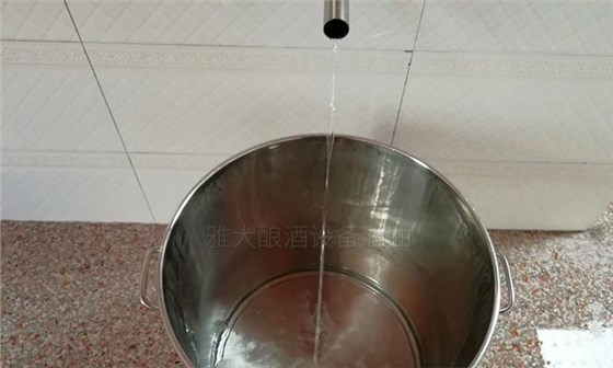 原來(lái)，用做酒設(shè)備蒸餾的酒尾還可以用作調(diào)味酒！-02出酒