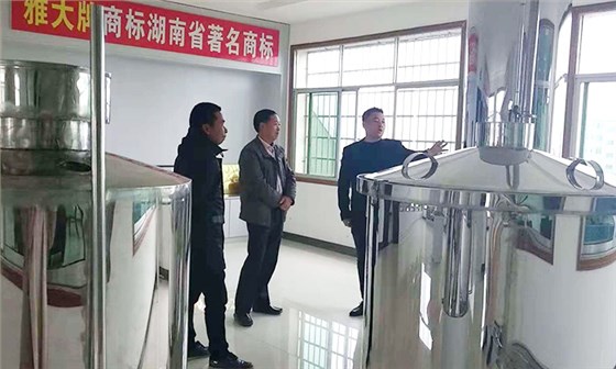 滯銷，長相難看的百香果，用蒸汽釀酒設(shè)備做酒再也不爛！-05