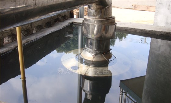 電加熱釀酒設(shè)備蒸固態(tài)白酒，這樣蒸才能去苦增香&mdash;&mdash;設(shè)備選擇！-03冷卻池