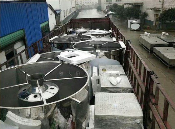 從事白酒行業(yè)10年的李總，為何要一次選購(gòu)5套雅大大型釀酒設(shè)備？-01