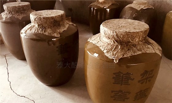 用小型釀酒設(shè)備做酒20年的老師傅，為你揭秘春釀冬銷技巧-02