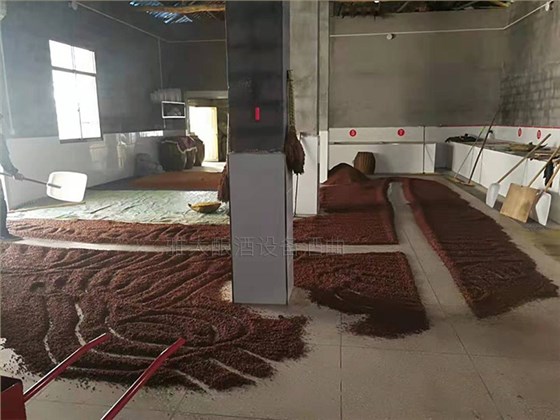 7-老酒廠引電加熱釀酒設(shè)備&ldquo;舊貌換新顏&rdquo;，5年時(shí)間開(kāi)10家酒坊高粱釀酒攤涼