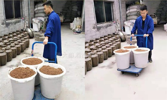 2590后釀酒小白用釀酒蒸餾設(shè)備做酒1年，散酒50元斤，生意火爆！2