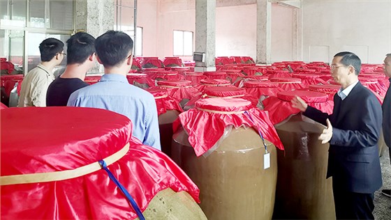 參觀雅大釀酒設備生產車間