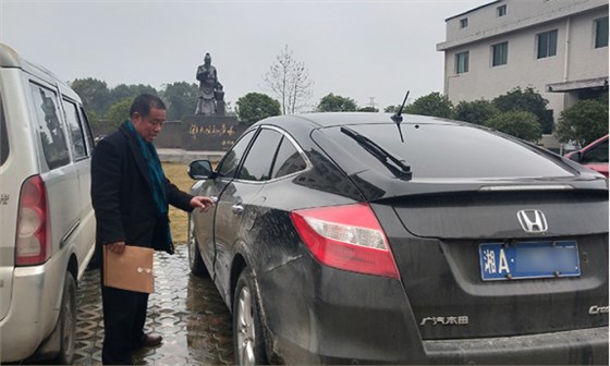 在雅大技術(shù)老師的協(xié)助下，寧叔酒坊的相關證件已辦理成功