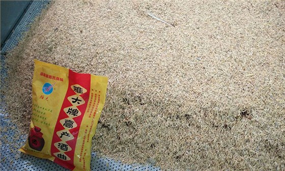 4-大麥-用酒廠釀酒設(shè)備制作大麥酒要注意什么？大麥酒傳統(tǒng)釀酒技術(shù)-高產(chǎn)酒曲-谷殼