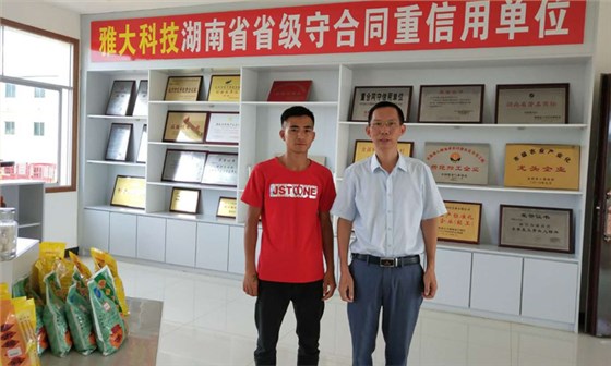 29-李哥借助雅大白酒釀造設(shè)備，推出時尚小酒搶占年輕人市場！1