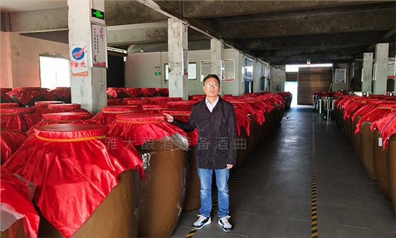 參觀考察雅大白酒釀造設(shè)備廠