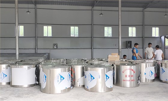 8.24-印江縣黃桃滯銷，冉總引進(jìn)雅大電加熱釀酒設(shè)備靠&ldquo;釀&rdquo;帶動銷量-30個(gè)發(fā)酵桶