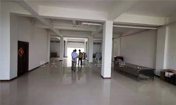 9.1-大地紅純糧酒業(yè)開(kāi)業(yè)當(dāng)天，用釀酒設(shè)備白酒做的酒都被銷(xiāo)售一空-酒坊開(kāi)業(yè)4