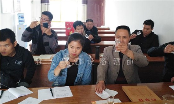 開(kāi)酒坊考察釀酒設(shè)備前易被忽視的7點(diǎn)？農(nóng)村白酒作坊前景1