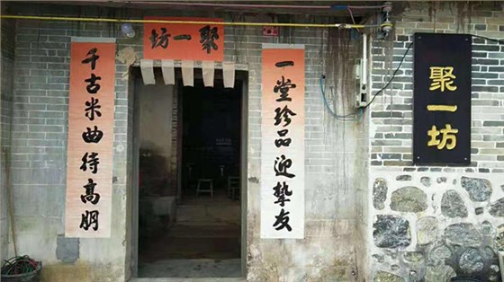 3-26 這樣熱氣騰騰的蒸餾釀酒設(shè)備做酒場面，你的家鄉(xiāng)還能看到嗎？ 3