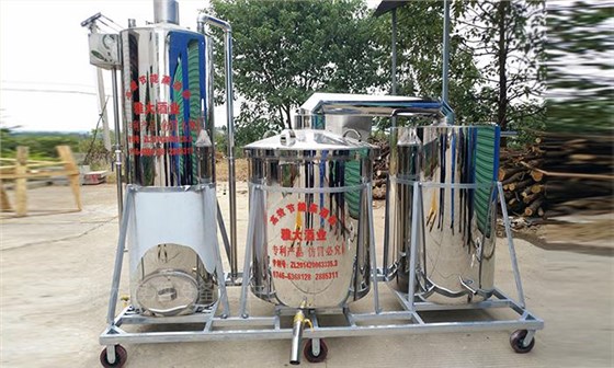 傳統(tǒng)釀酒人迷戀手工釀酒40年換小型釀酒設(shè)備藝更精 2 傳統(tǒng)釀酒人迷戀手工釀酒40年換小型釀酒設(shè)備藝更精 2