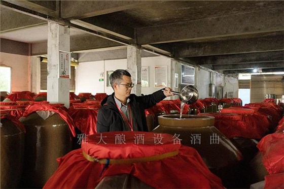 全自動釀酒設(shè)備釀造的白酒中含有哪些微量元素，來源于哪里？ 1