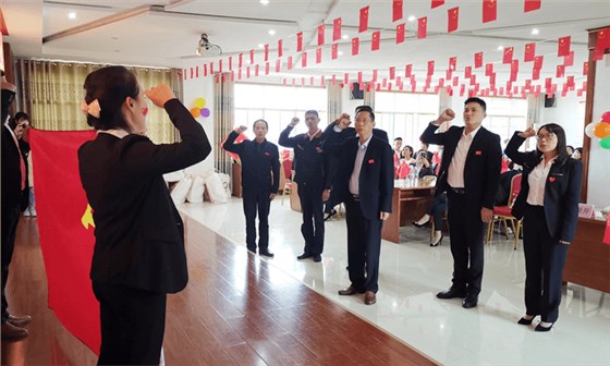 雅大黨支部組織黨員學黨建