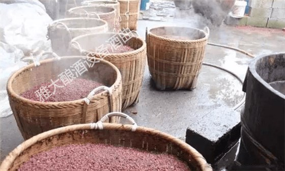 傳統(tǒng)酒坊釀出來的酒口感好，但品種單一