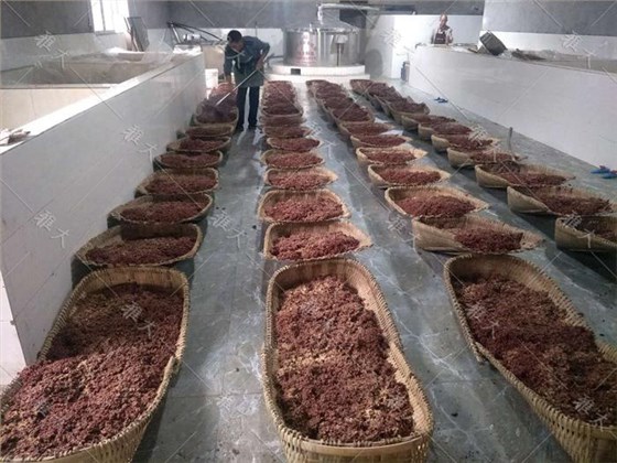 自從有了這套白酒釀酒設(shè)備，&ldquo;懶人&rdquo;也愿意用古法釀酒了 1