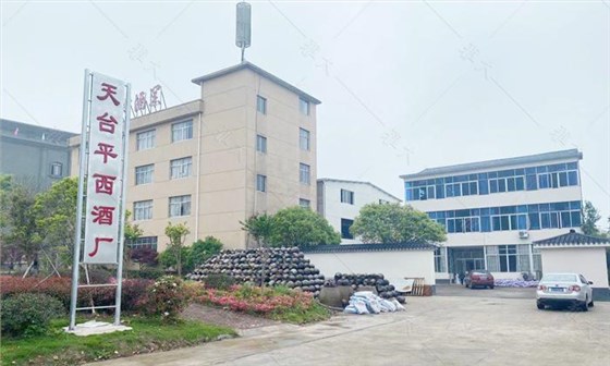 走進(jìn)天臺(tái)平西酒廠，探訪傳統(tǒng)酒坊用大型釀酒設(shè)備做酒全過(guò)程 1