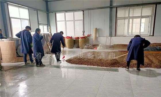 中國(guó)白酒是地域產(chǎn)物，選擇合適的工藝和烤酒設(shè)備是關(guān)鍵！4