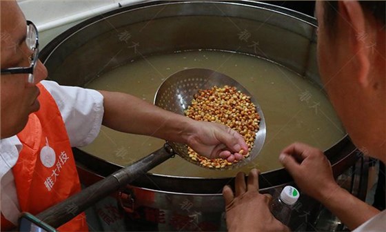 制酒設(shè)備蒸好的玉米糖化24小時(shí)，為什么還有點(diǎn)發(fā)干 酒液少 (3)