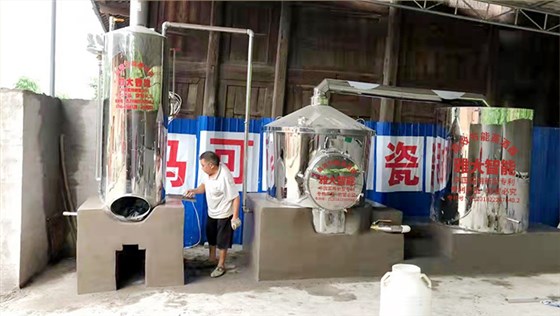 12.18致富新模式，用烤酒設(shè)備蒸酒后的酒糟飼養(yǎng)肉牛成本低，效益高-設(shè)備