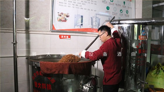 時間賦予白酒不可復(fù)制的特征，也給蒸餾釀酒設(shè)備酒坊帶來更多利潤2