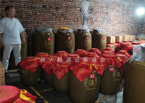 時間賦予白酒不可復(fù)制的特征，也給蒸餾釀酒設(shè)備酒坊帶來更多利潤4