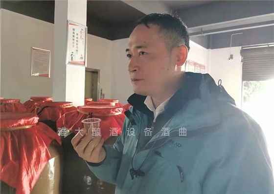 中年男人喝白酒要注意啥？用燒酒設(shè)備做酒的老師傅告訴您答案4