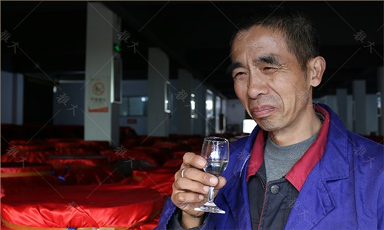 雅大純糧酒釀酒設備釀酒師帶你探究白酒辛辣的奧秘