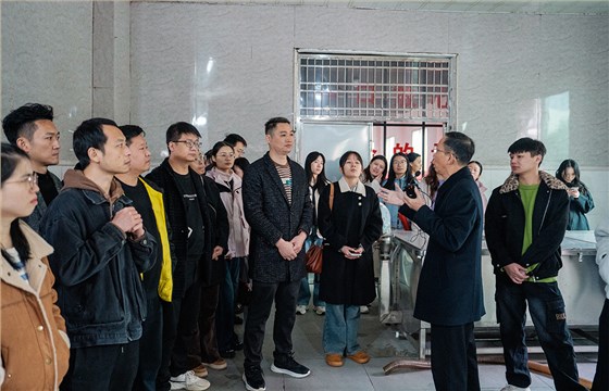 11-19雅大公司喜迎零陵區(qū)中青班學(xué)員 共享27年釀酒經(jīng)驗(yàn) 5