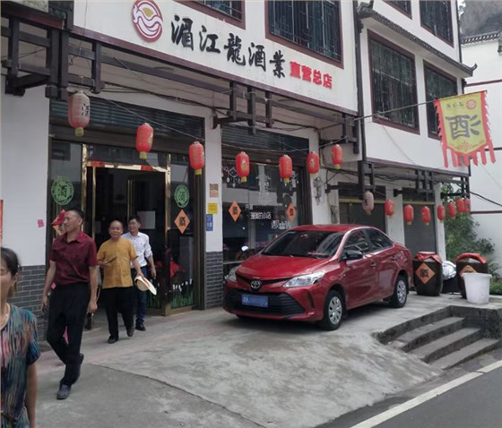 退役軍人返鄉(xiāng)釀酒，他用一壇&ldquo;丁郎酒&rdquo;釀出家鄉(xiāng)致富路！ 2