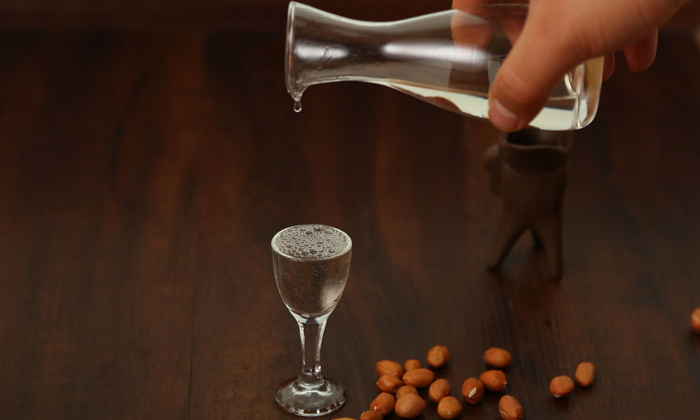 【白酒生產(chǎn)設(shè)備】他將2種差酒兌在一起，成就了一壇好酒