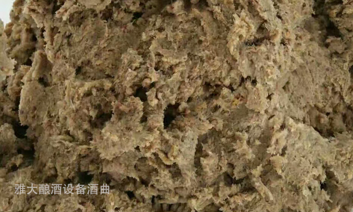 雅大白酒生產(chǎn)設(shè)備葛根酒制作方法&mdash;&mdash;蒸料并打漿