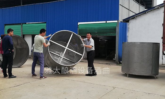 雅大大型釀酒設(shè)備&mdash;&mdash;提升內(nèi)膽